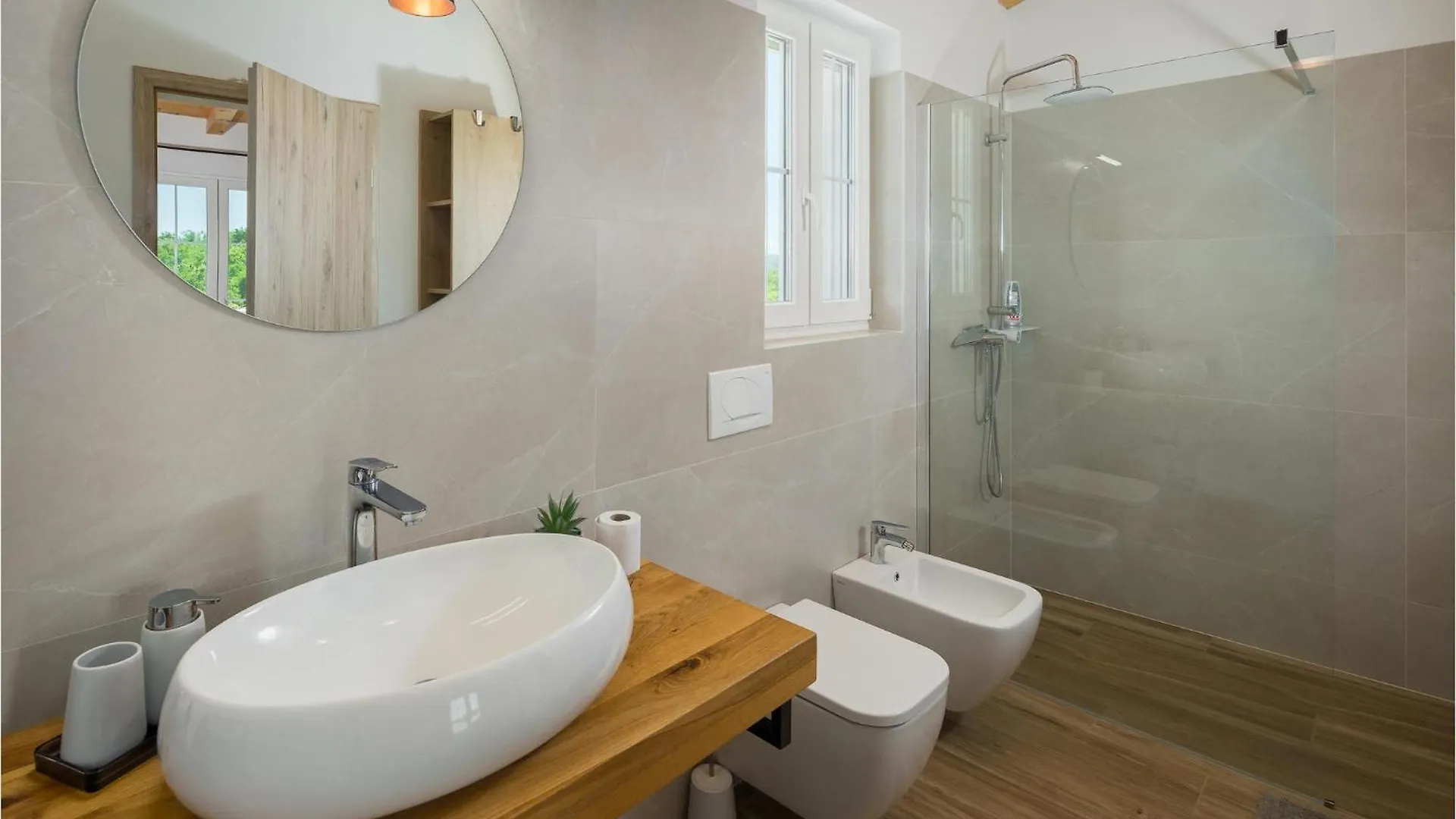 3 Bedroom Cozy Home In 布耶 0*,