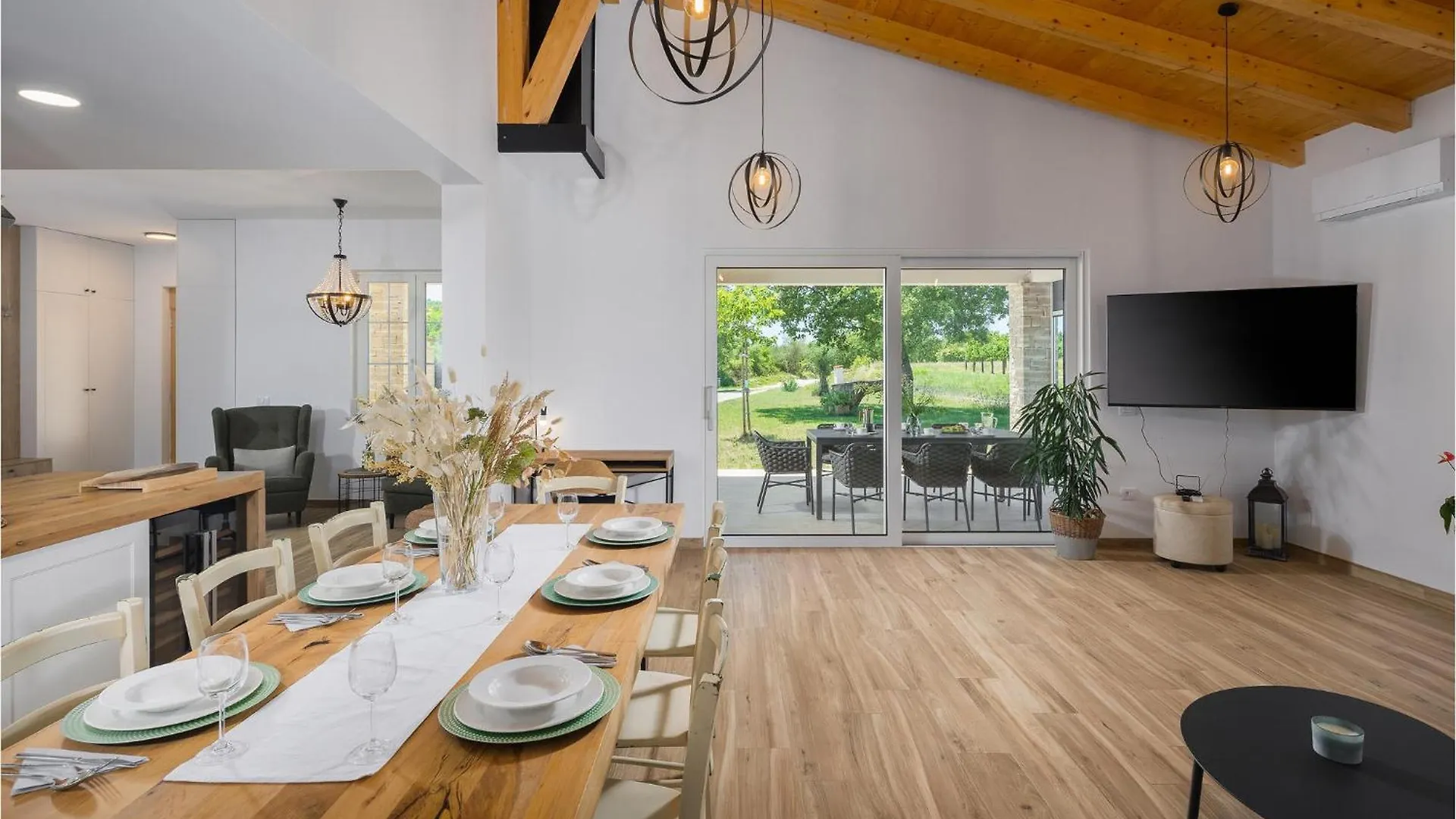 3 Bedroom Cozy Home In 布耶 0*,