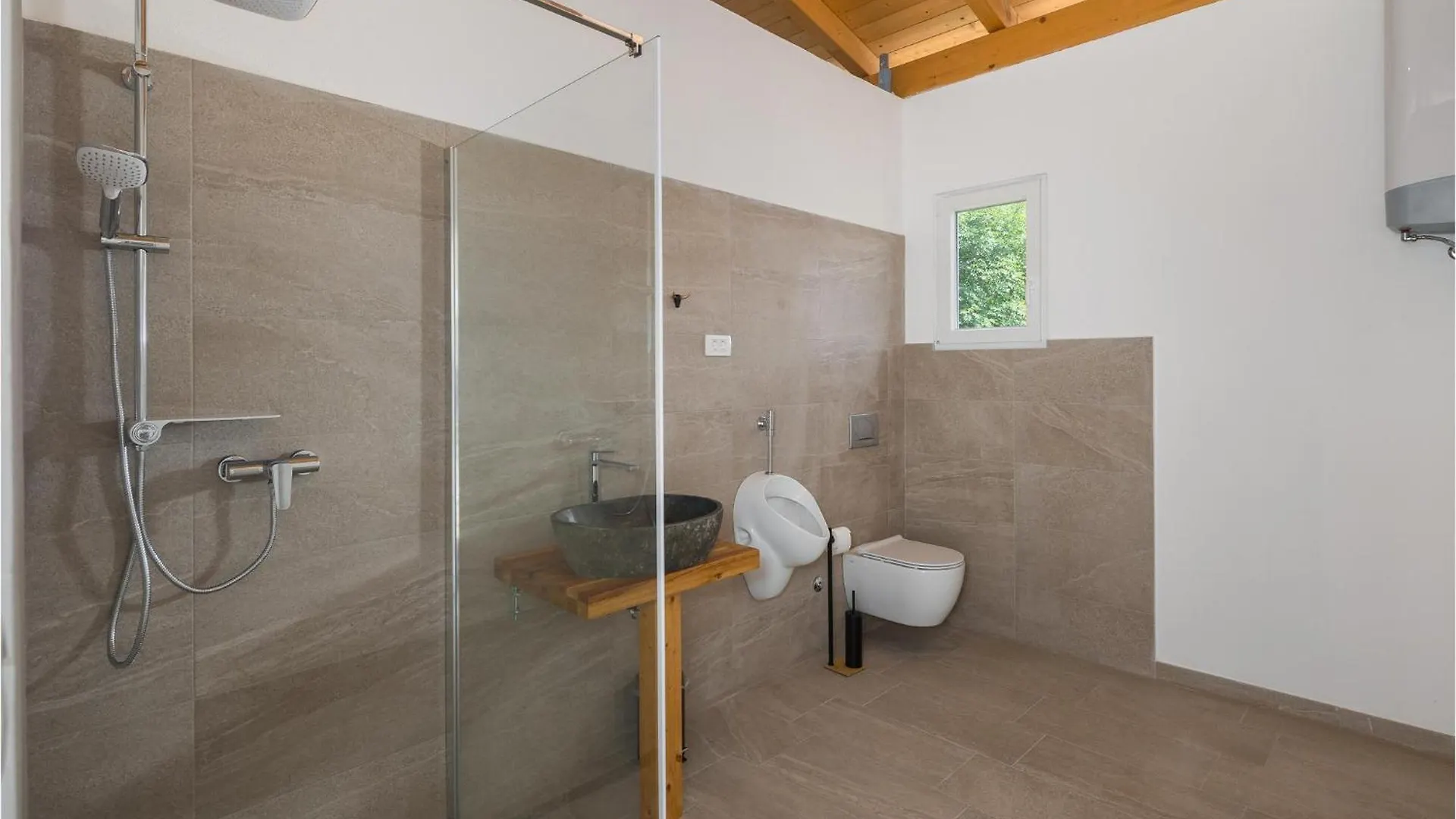3 Bedroom Cozy Home In 布耶