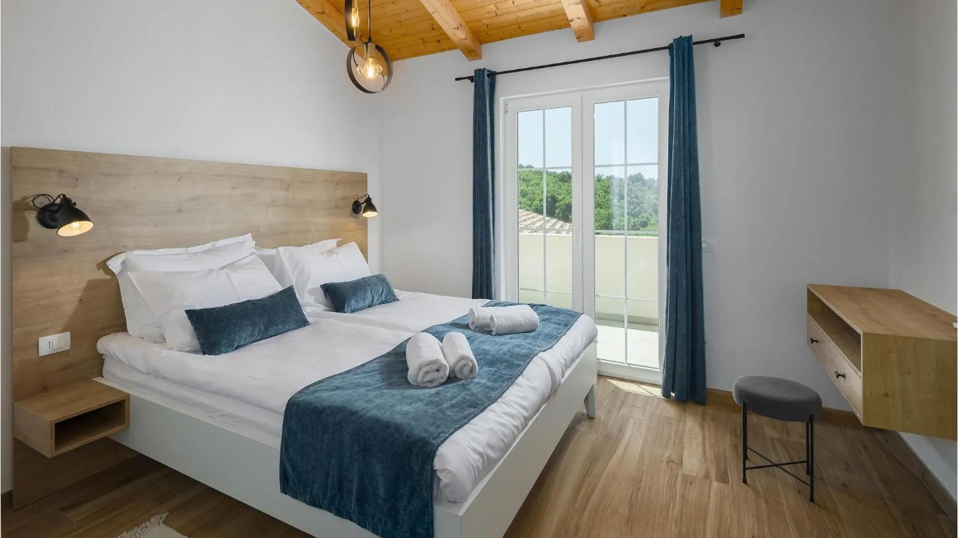 3 Bedroom Cozy Home In 布耶 0*,